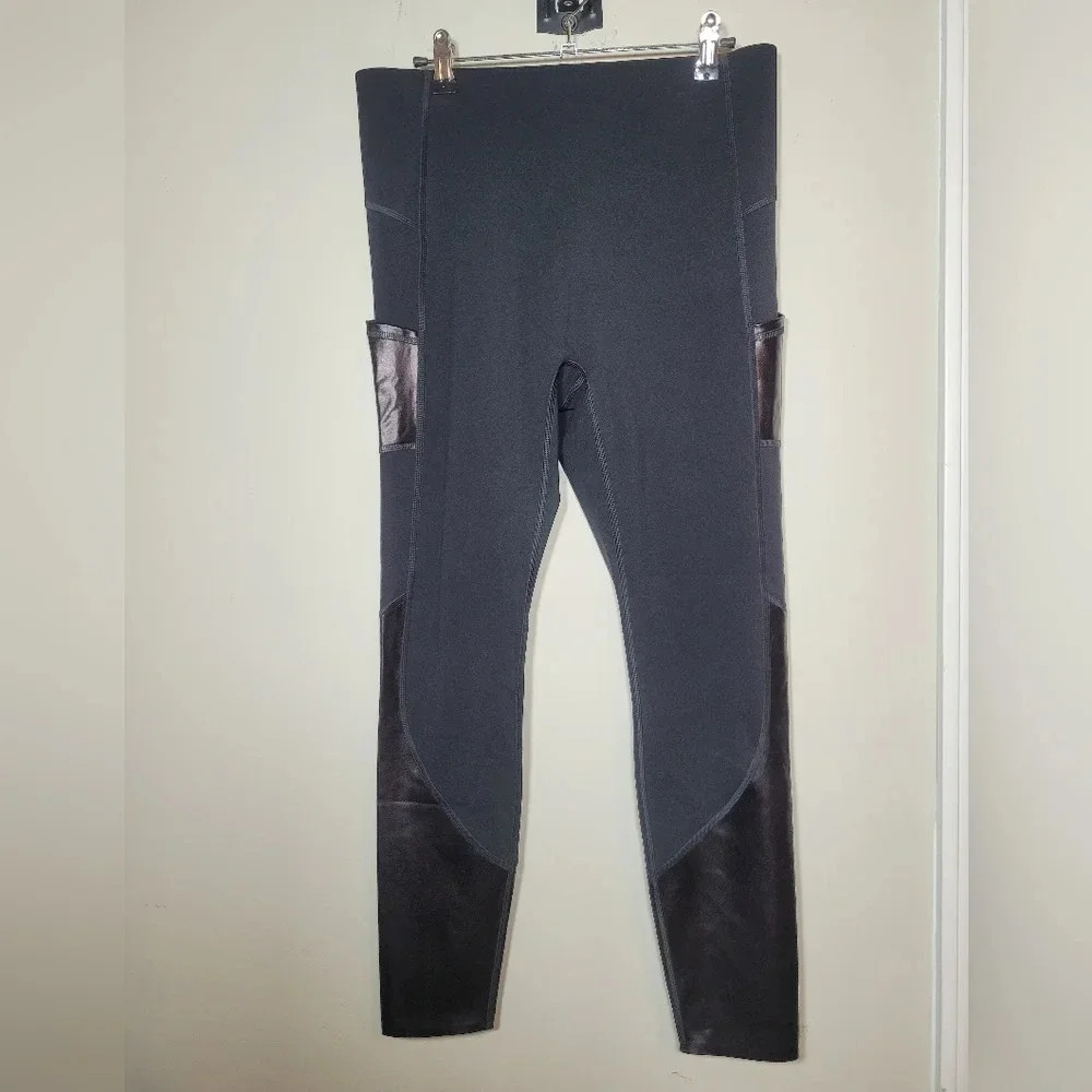 Spanx Every Wear Gloss Pocket Leggings sz L 20193R